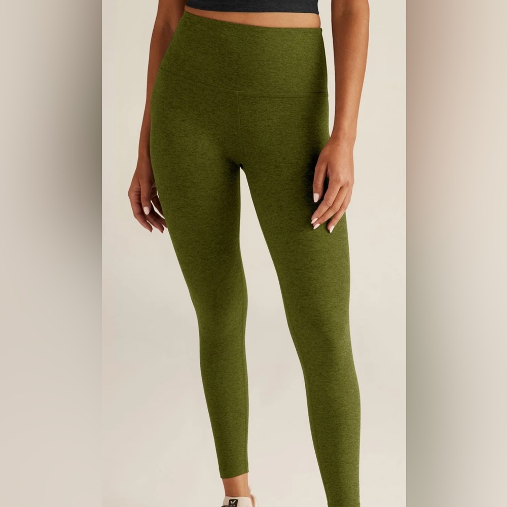 NWT Beyond Yoga color Pale Pine Green